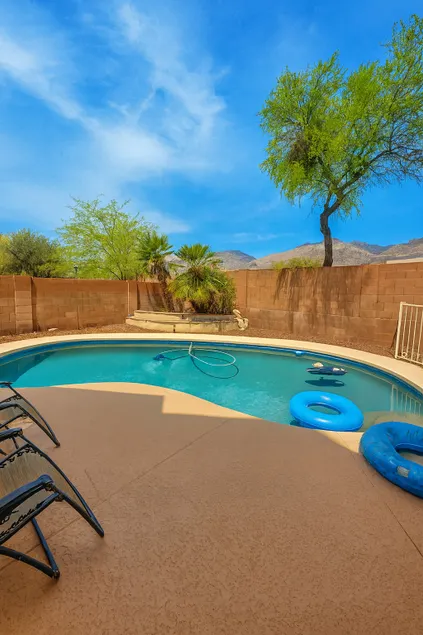 Sabino Canyon pool home summer special - Image 1