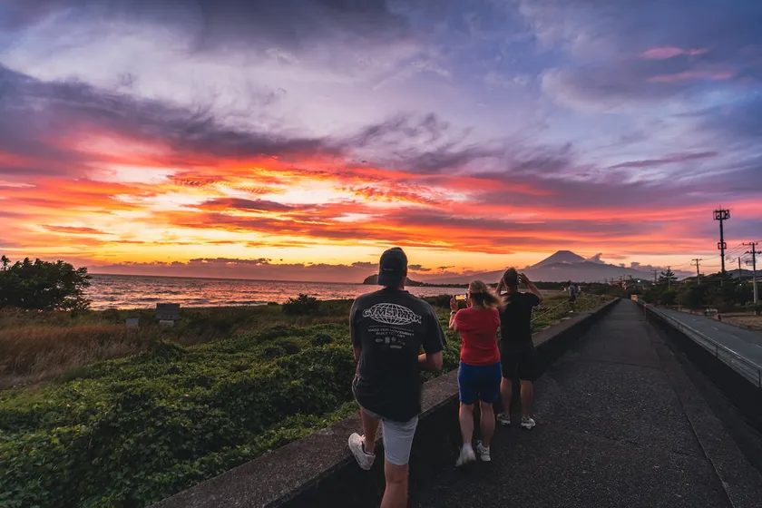 Mt. Fuji and the sea view | Sunset view, Mt. Fuji, Hakone, Izu, Kawaguchiko, hot springs, ideal for sightseeing. 3 mins walk to the bus stop. - Image 1