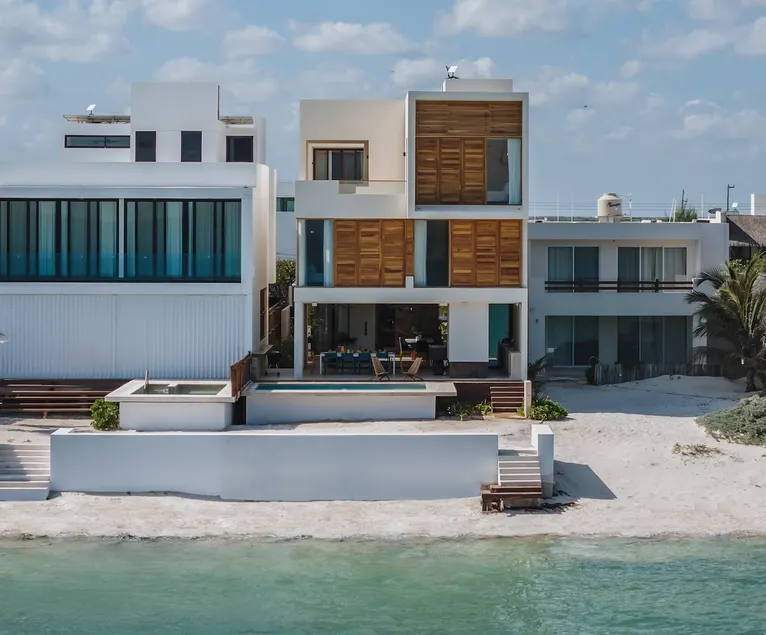 Mori house in front of the beach - Image 1