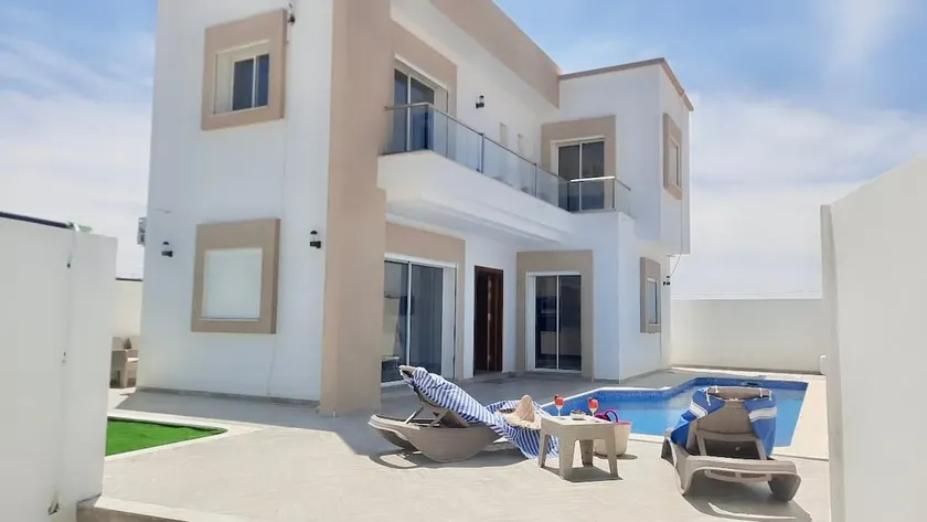 House with pool and hot tub, 7 minutes from the beach - Image 1