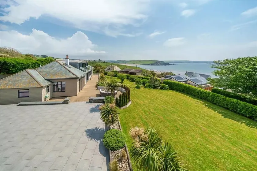 Exceptional Detached House with Stunning Sea Views - Image 1