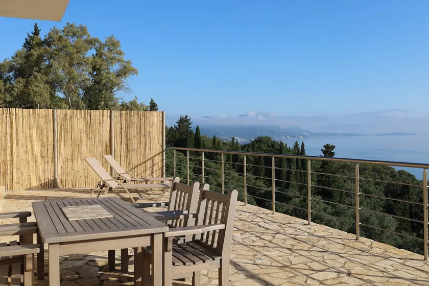 Seabreeze Studio, Stunning Sea and Mountain View - Image 1