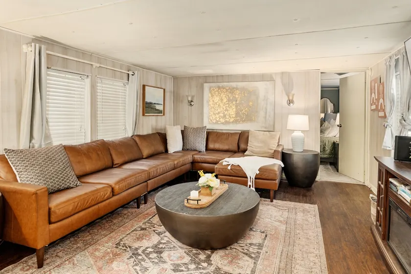Lake Palestine Escape | Huge Porch, Relaxing Vibes - Image 1