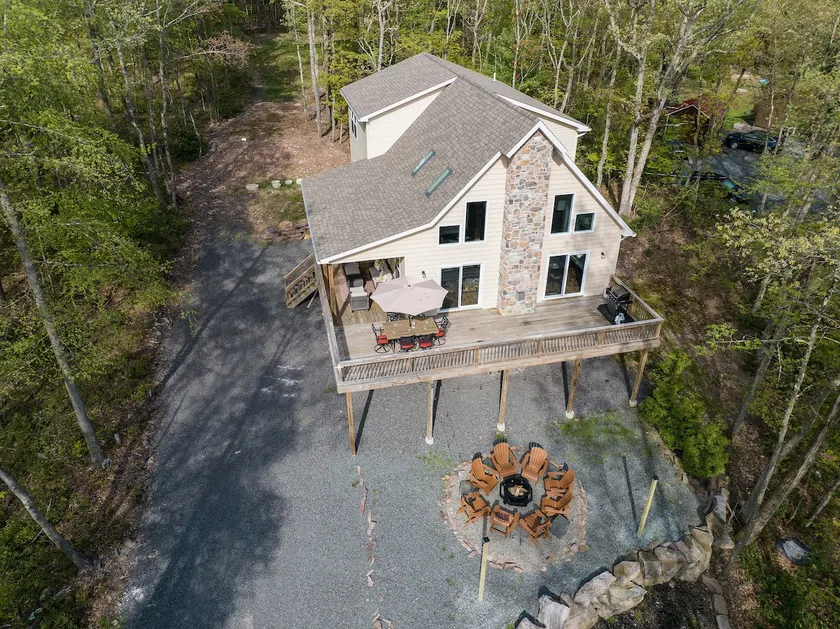Pool & Lake Access, Mins To Jim Thorpe, Spacious! - Image 1