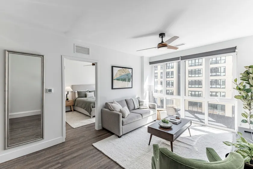 1 BDRM Apt + Balcony | Huntsville - MidCity - Image 1