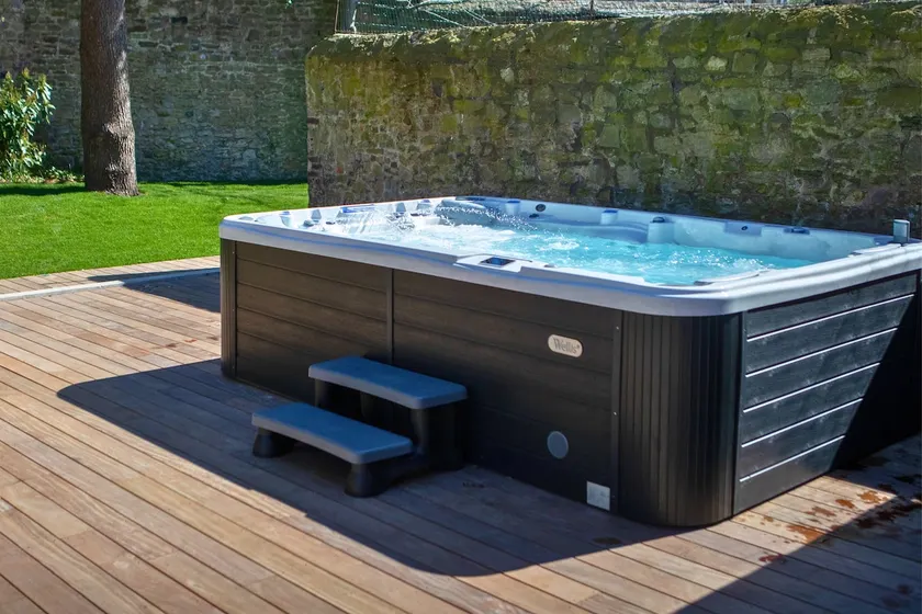 Luxury Villa w/ Jacuzzi & Gym for 15 Guests - Image 1