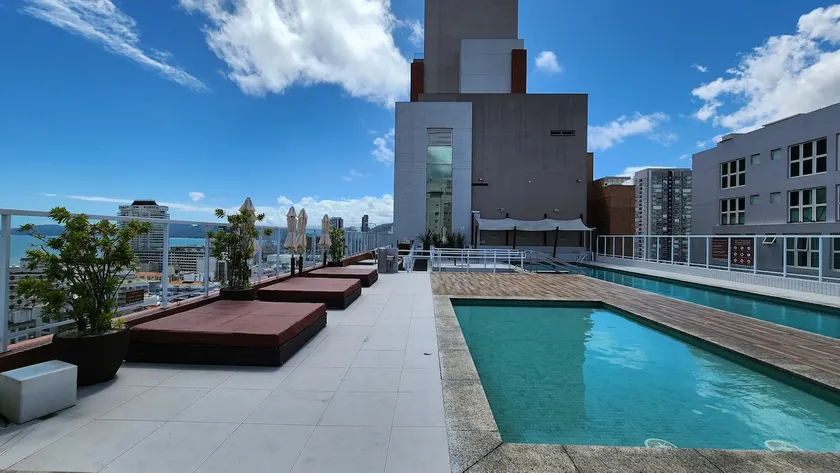 Swimming pool and parking space near the beach - Image 1
