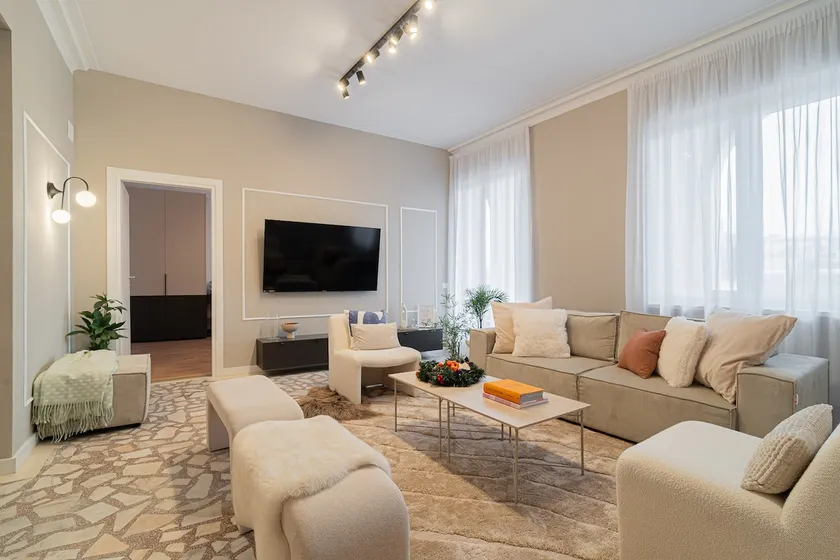 Loggia & Luxury 4BR Living in Universitatii Area - Image 1