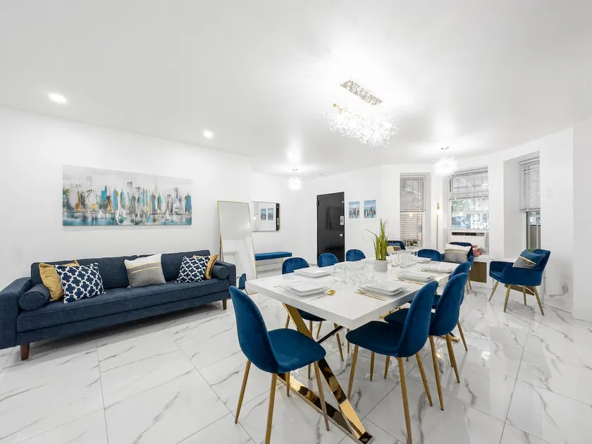 5 Bedroom, No Steps, Huge Outdoor Space, by train! - Image 1