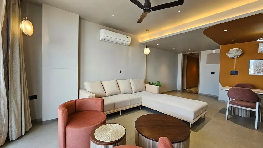 Spacious 2-BR Sleeps 6 - Image 1