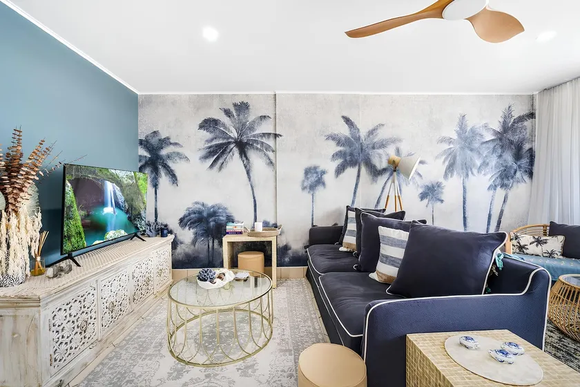Hi Ho Beach Apartments on Broadbeach - Image 1