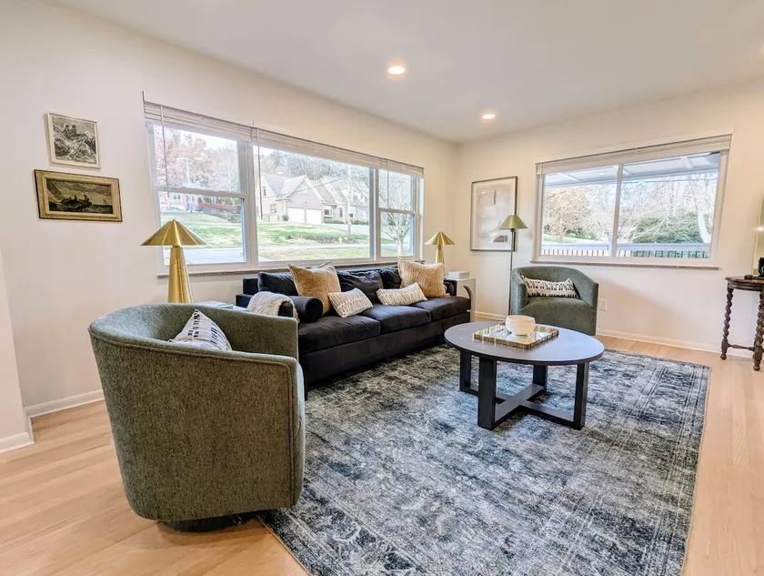 Comfy House in Great Location! - Image 1