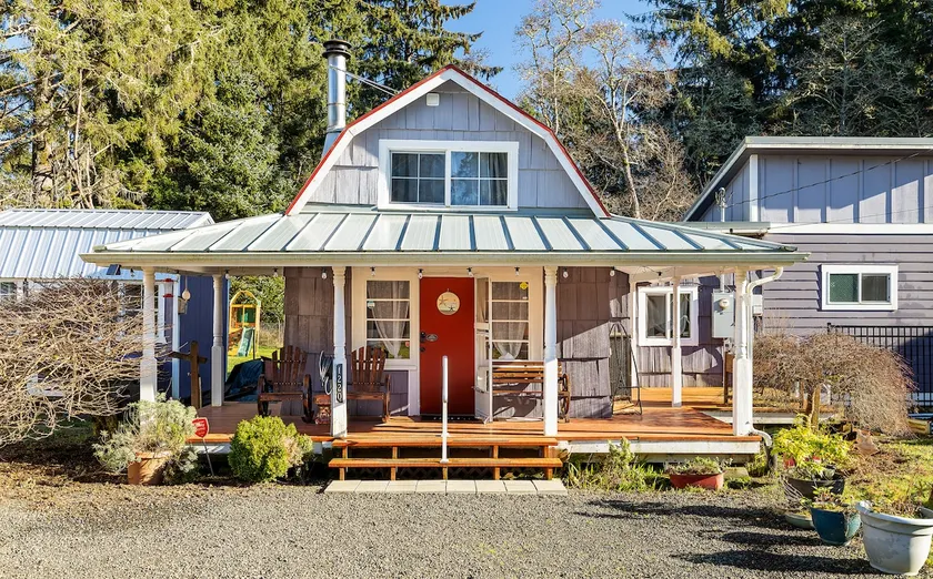 Cozy vibes, hot tub, EV charger, 1mi to beach - Image 1