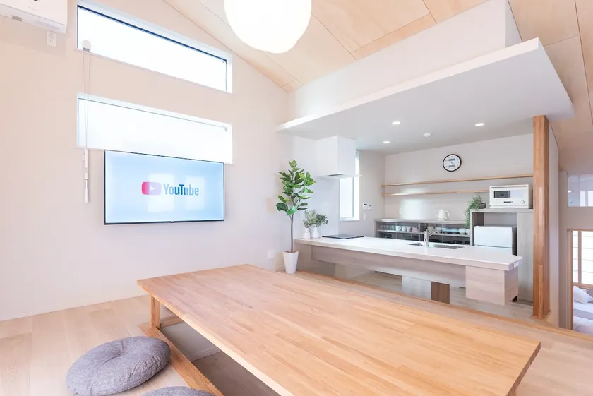 A luxurious and extraordinary healing space that blends Japanese and Western styles and is in harmony with nature! Mountain View | Spacious Balcony - Image 1