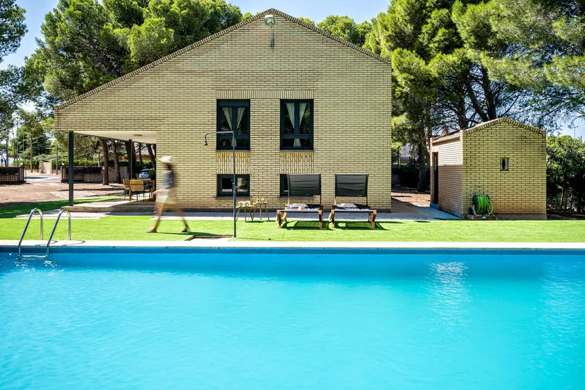 3-bedroom villa • Private pool • 1000 m² garden - Image 1
