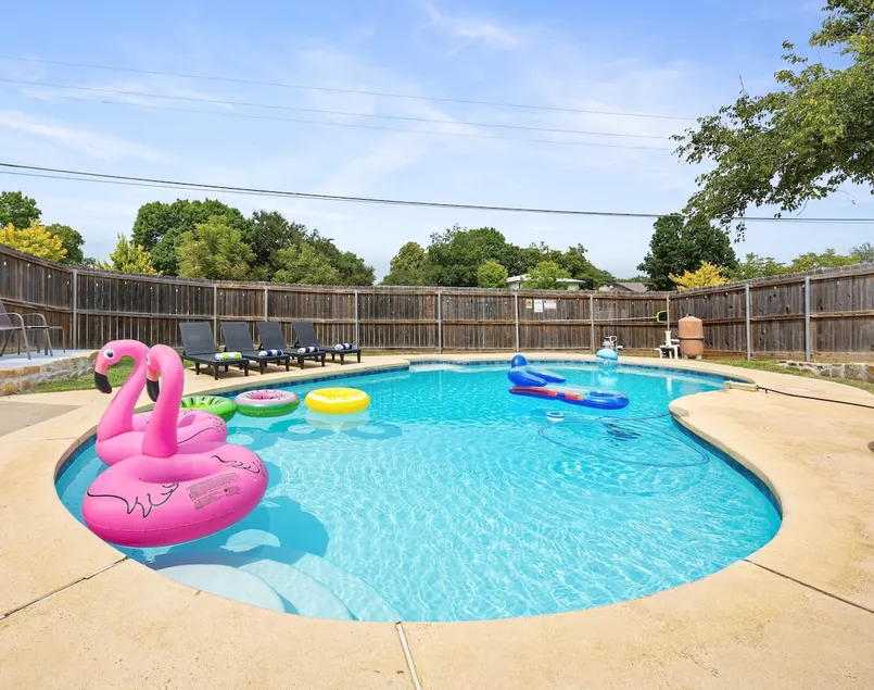 Luxury Escape | Pool, Hot Tub, Games & BBQ! - Image 1