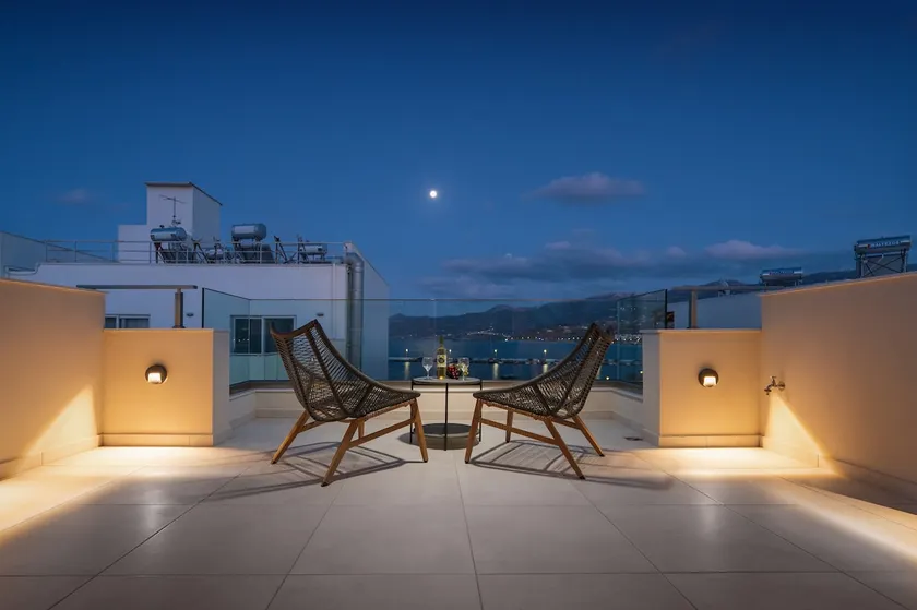 Althea G - Luxury Studio Downtown with Pier Views - Image 1