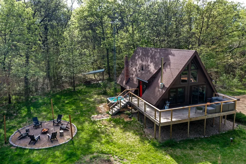 Near Dells! Secluded A-Frame! Fire Pit! Hot Tub! - Image 1