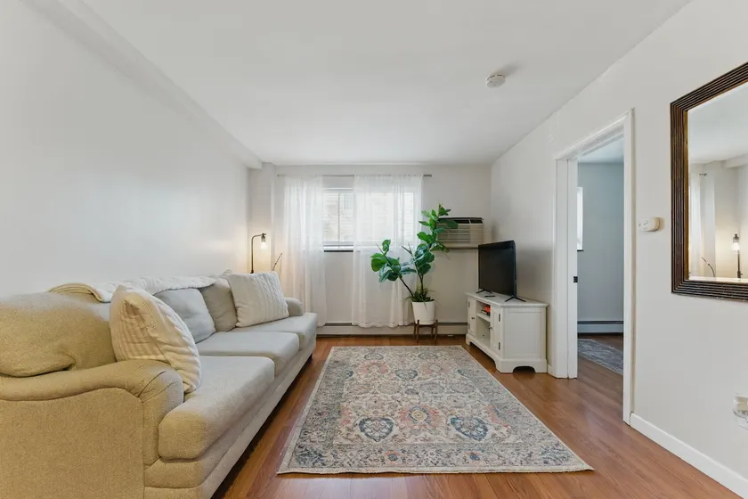 Central 1BR Apt 10 mins to BOS & Airport, Near Bus - Image 1