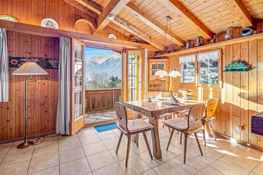 Chalet: upper apartment, views, parking - Image 1