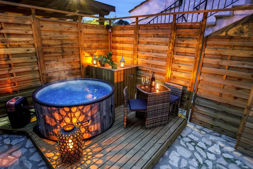 Attic + private Jacuzzi + Parking & Breakfast! - Image 1