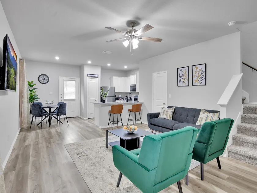 Pristine 3BR/2.5BA Home Near Downtown SA - Image 1