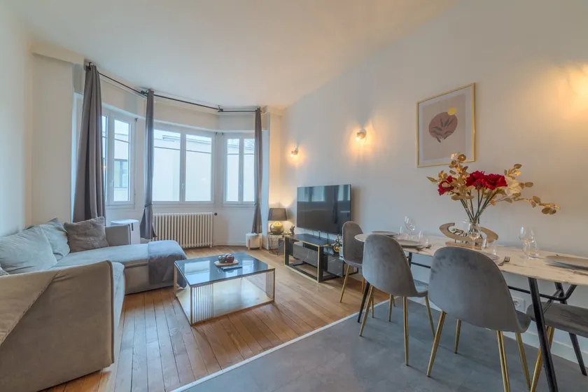 Saint Georges Suite | chic & cozy | Golden Triangle - Image 1