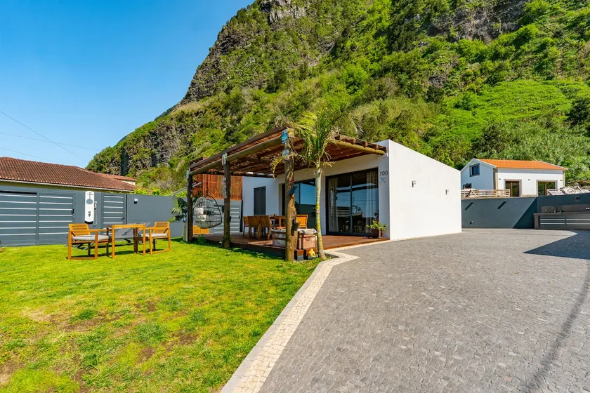 Fajã Surf Lodges - House Ash - Image 1