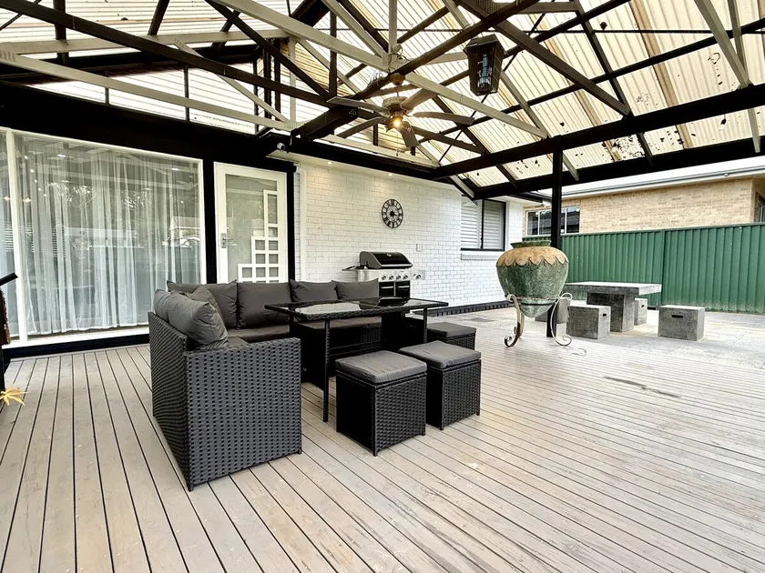 Stylish and family friendly with a cozy fireplace - Image 1