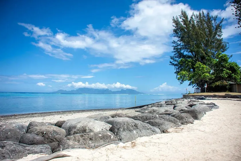 Mairenui Lodge – Tropical villa 200 m from the beaches - Image 1