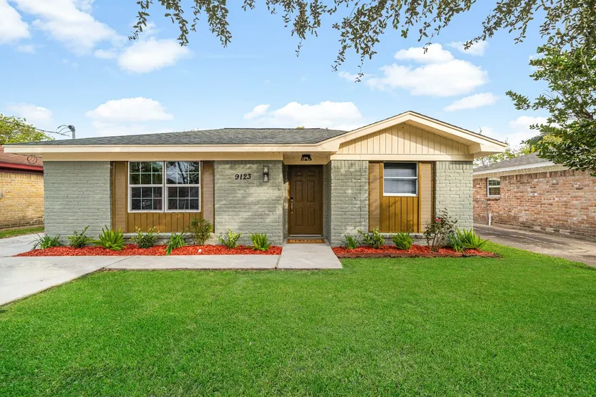 Charming-Near Hobby Airport, King Bed - Image 1