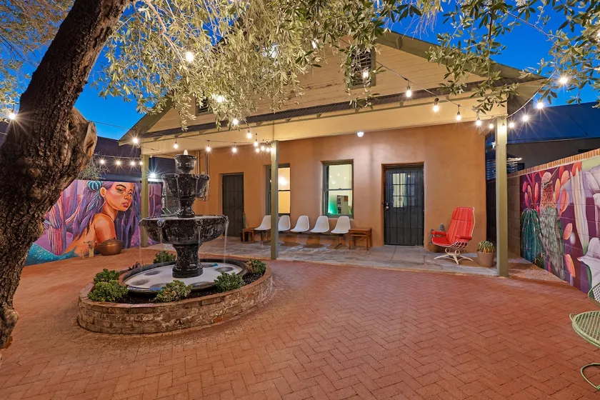 Iconic Downtown Mural House near University of AZ - Image 1