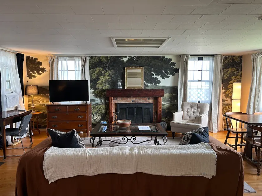 Meadow Suite | Mountain Views & Sauna - Image 1
