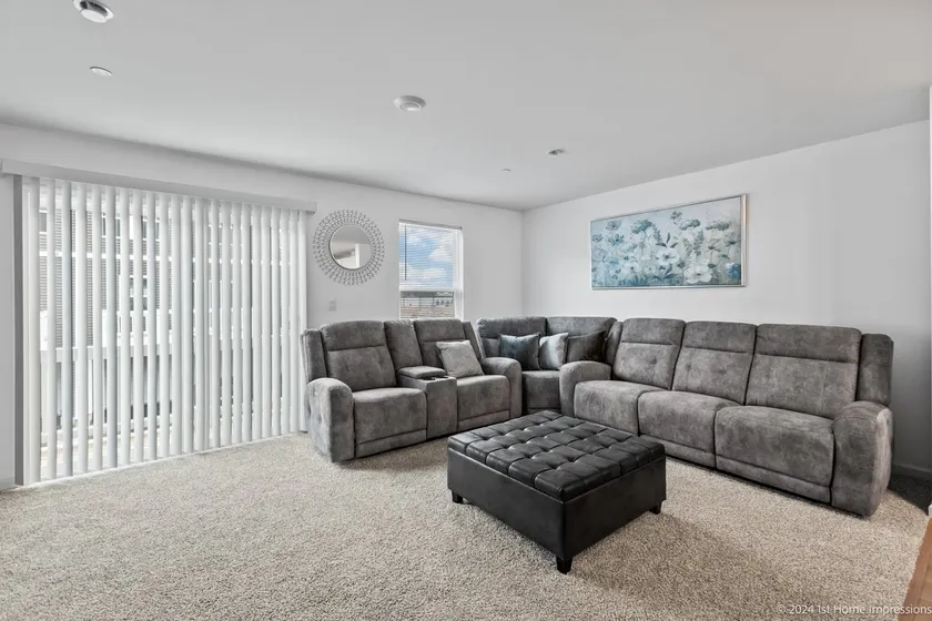 Luxury Townhome in Tinley Park Near Shops & Train - Image 1