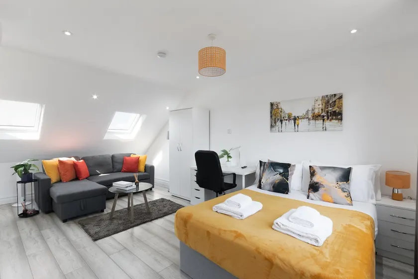 Superb Apartment with parking - Image 1
