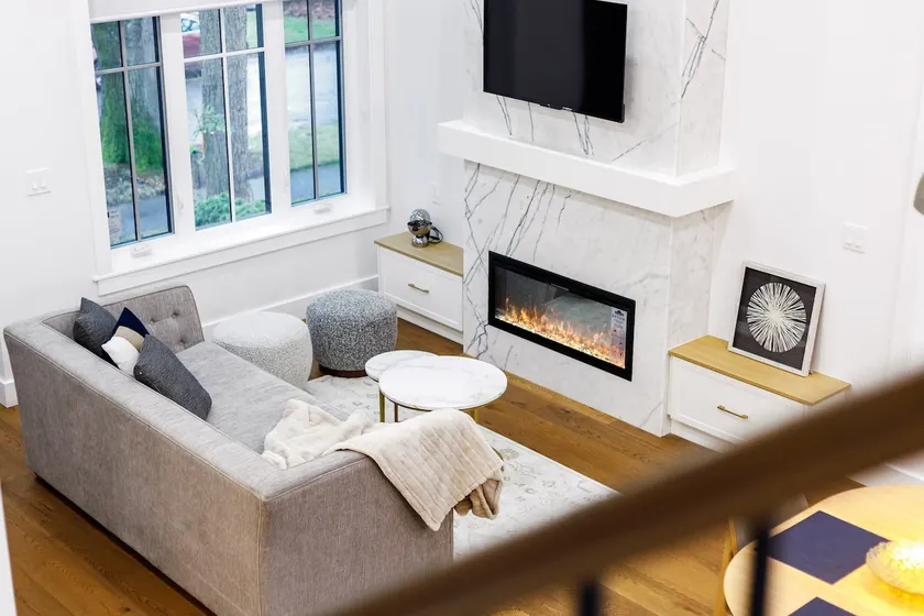 Brand New Luxury Home in West Vancouver | 10 min drive to YVR & UBC & Downtown | Central Air Conditioning + Free Parking - Image 1