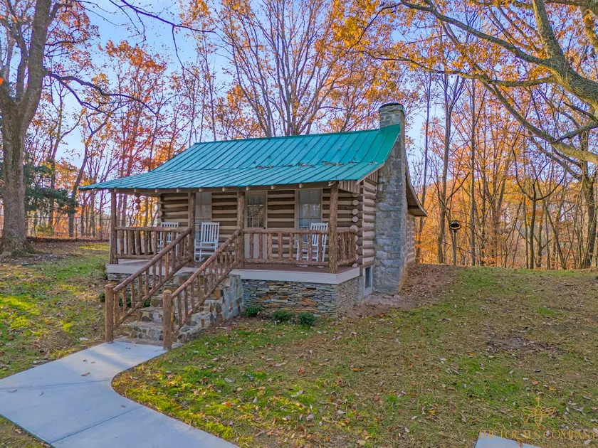 Picturesque Cabin|historic+serene+fireplace+wifi - Image 1