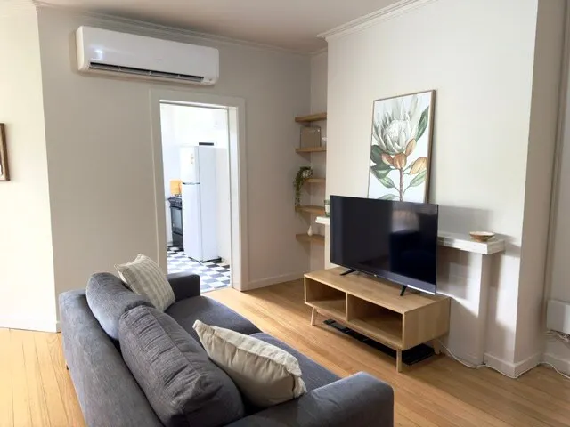 CBD 2 Bed Apartment - Filled with Natural Light - Image 1