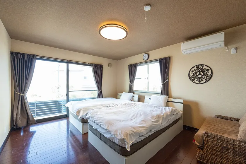 8-minute walk to the beach! Pet friendly, BBQ available / Private rental / Room only / Up to 7 people - Image 1