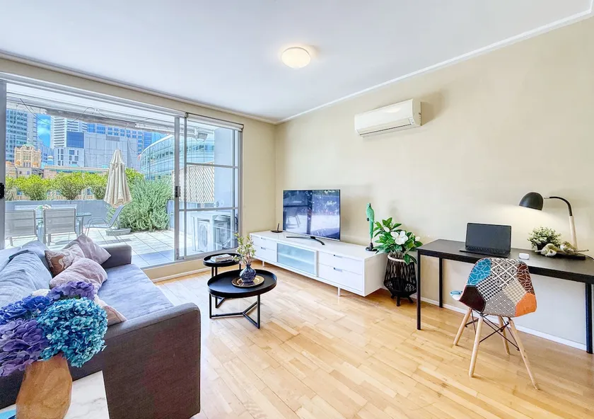 Townhall/QVB/Darling Harbour: Large Apt w Terrace - Image 1