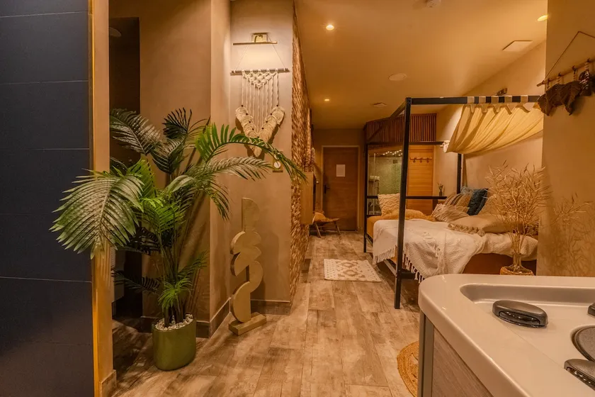 Jacuzzi • Steam room • Sauna • Outdoor terrace - Image 1