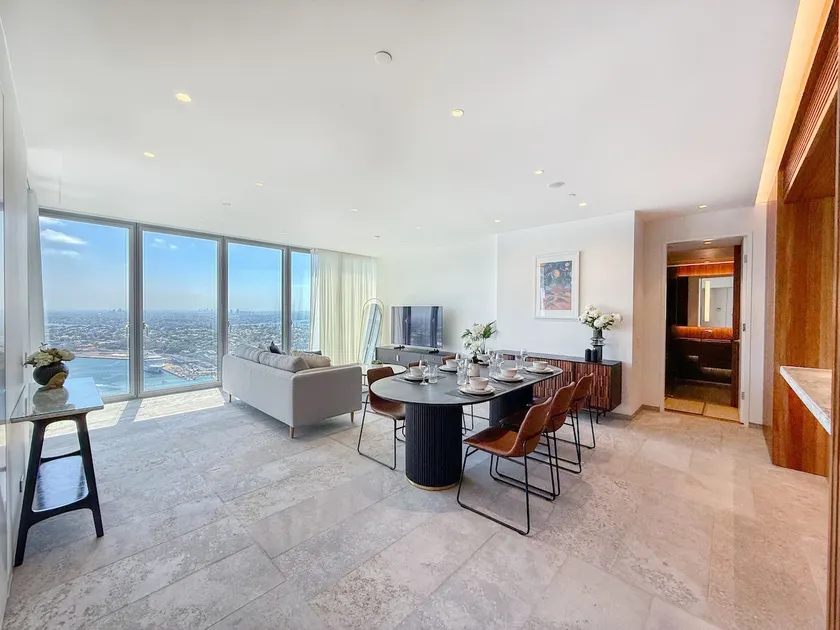 Sydney' Best: Luxury World-Class Harbour View Apt - Image 1