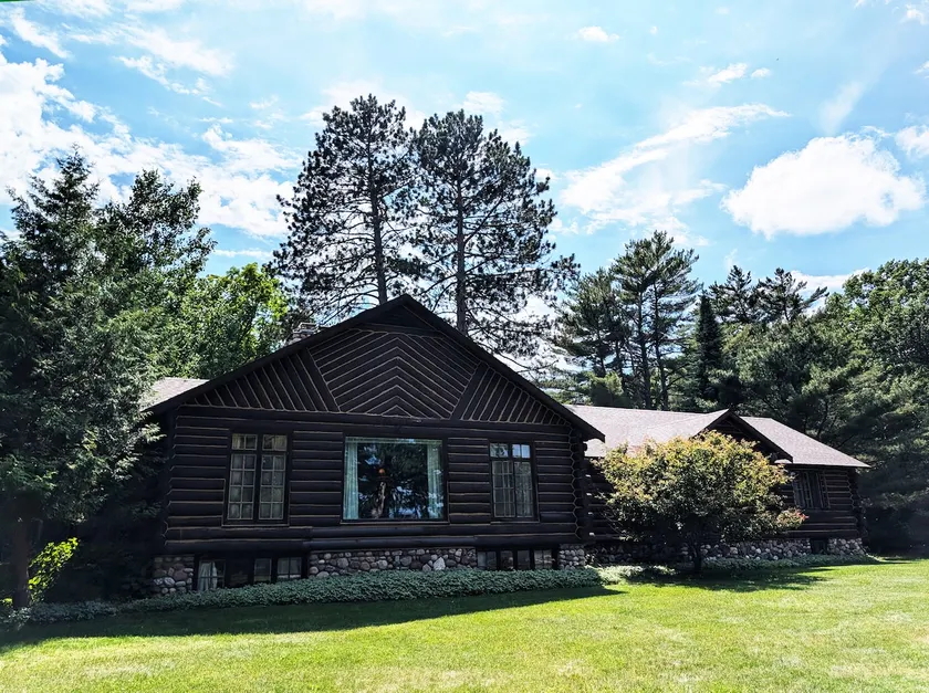 Ultimate Northwoods Log Home! Cabin 14, POV Resort - Image 1