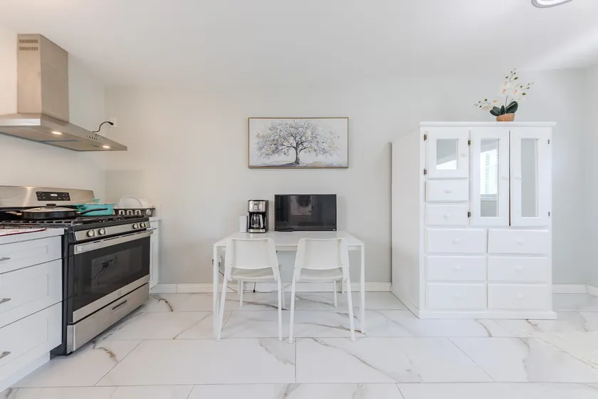 Beautiful Brand New Studio Arcadia #B. - Image 1