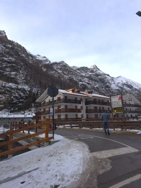 A stone's throw from the slopes in Gressoney - Image 1