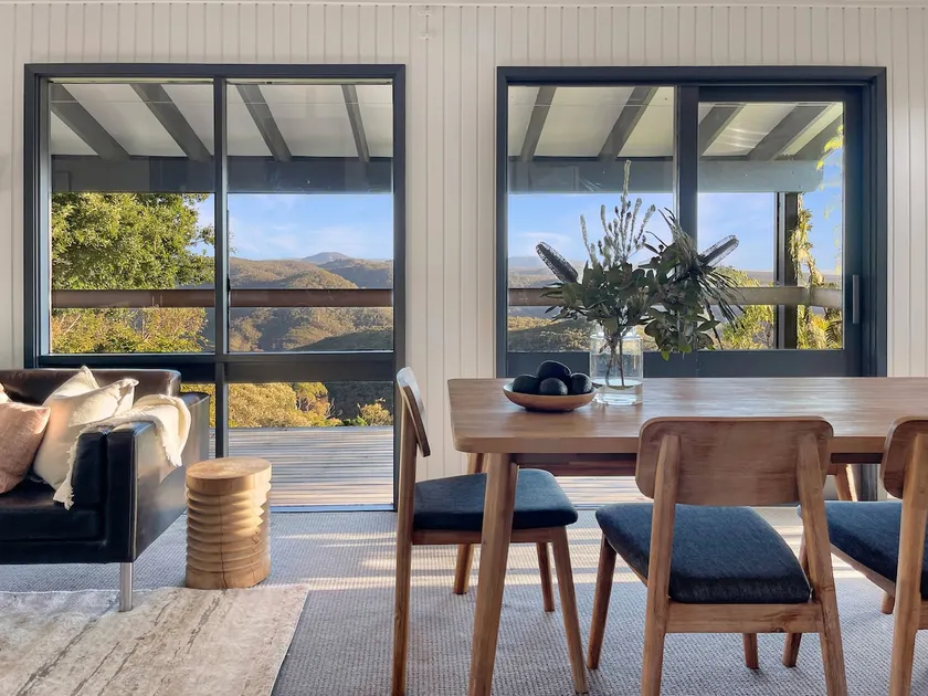 Clifftop cottage escape with breathtaking views - Image 1