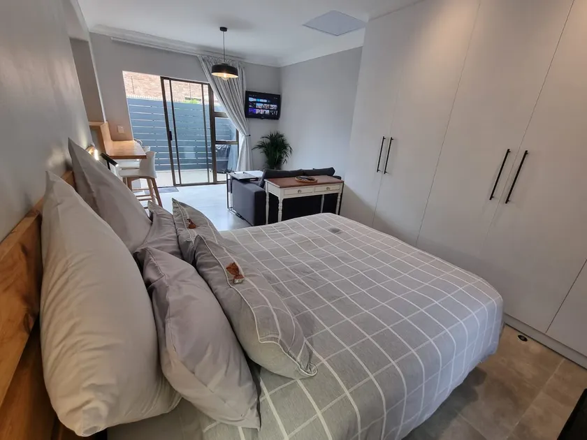 Saxon Guest Cottage Suite - Image 1