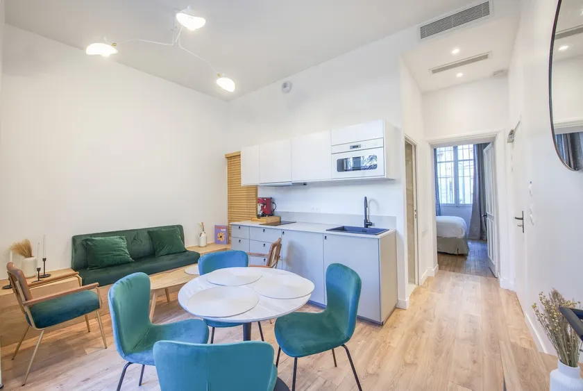 Cozy 2-bedroom apartment in the heart of Avignon - Image 1