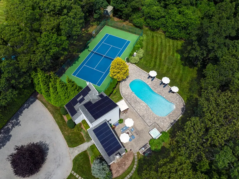 5BR Hamptons | Tennis, Pool & Hot Tub | Beach - Image 1