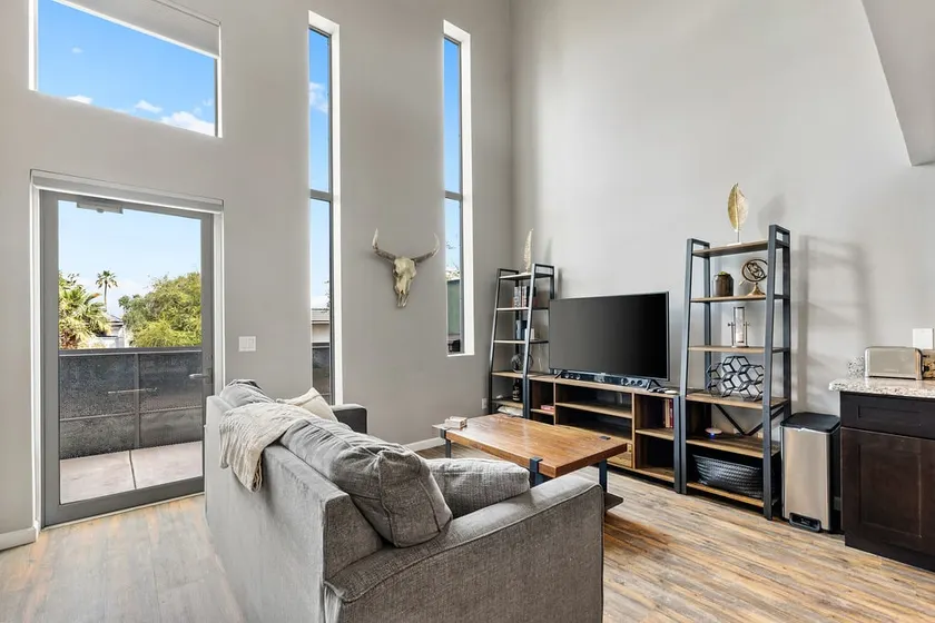 Loft near ASU+Mill Ave | King Bed | Pool+Spa+Gym - Image 1